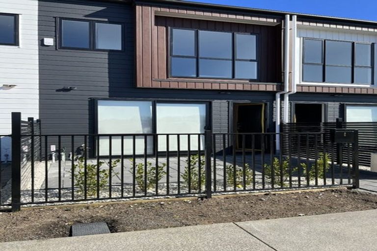 Photo of property in 5 Aramata Road, Papakura, 2110