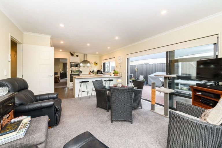 Photo of property in 4a Silkwood Place, Fitzherbert, Palmerston North, 4410