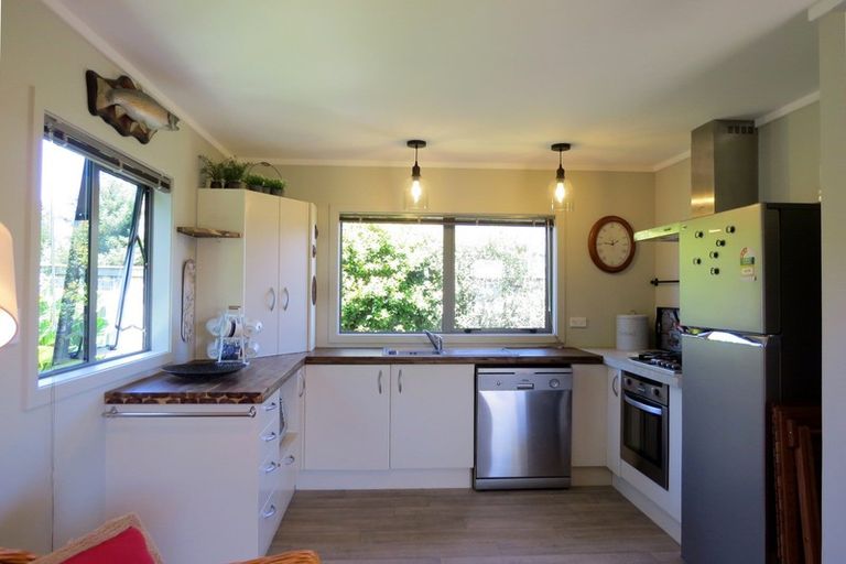 Photo of property in 8 Victoria Street, Coromandel, 3506