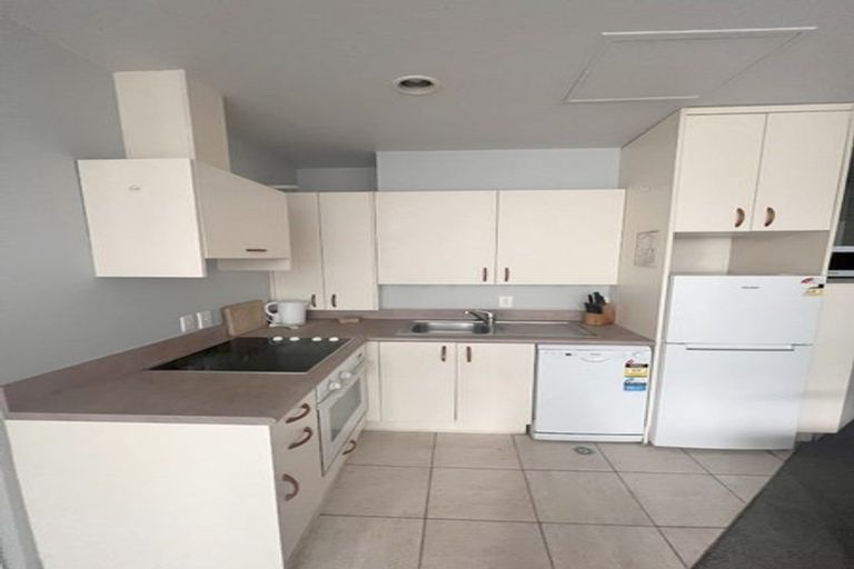 Photo of property in Terrace Tower Apartments, 9b/126 The Terrace, Wellington Central, Wellington, 6011