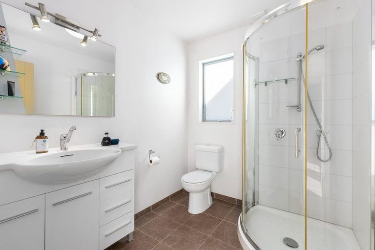 Photo of property in 10 Veronica Close, Red Beach, 0932