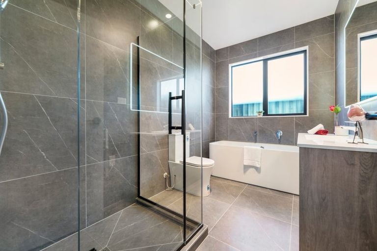 Photo of property in 14 Emerald Avenue, Rosehill, Papakura, 2113