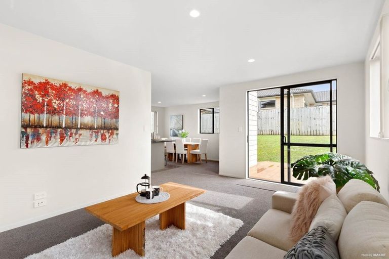 Photo of property in 33 Cityview Place, Massey, Auckland, 0614