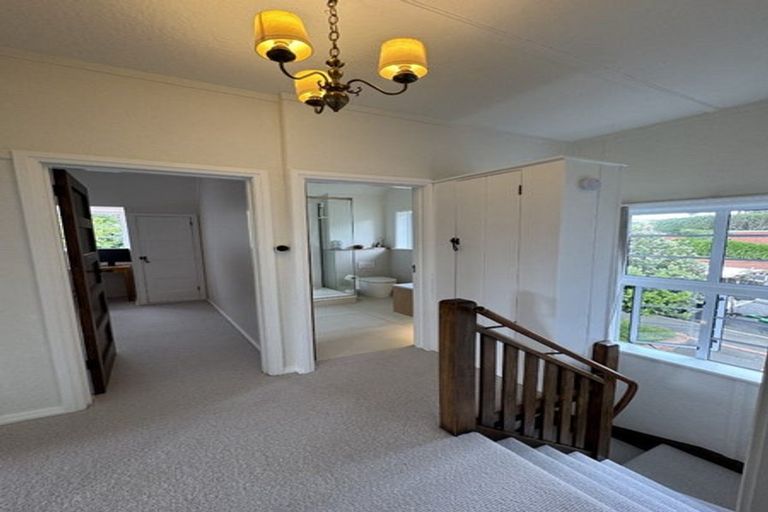 Photo of property in 2 Homewood Crescent, Karori, Wellington, 6012