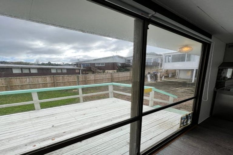 Photo of property in 1/520 Beach Road, Murrays Bay, Auckland, 0630