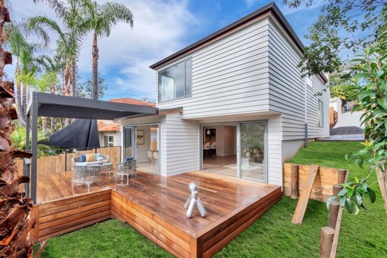 Photo of property in 1a Lyons Avenue, Murrays Bay, Auckland, 0630