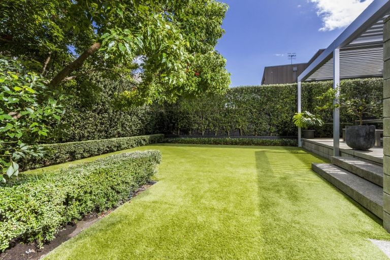 Photo of property in 28 Muritai Road, Milford, Auckland, 0620