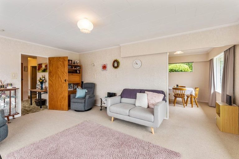 Photo of property in 5 Wakefield Grove, Waikanae, 5036