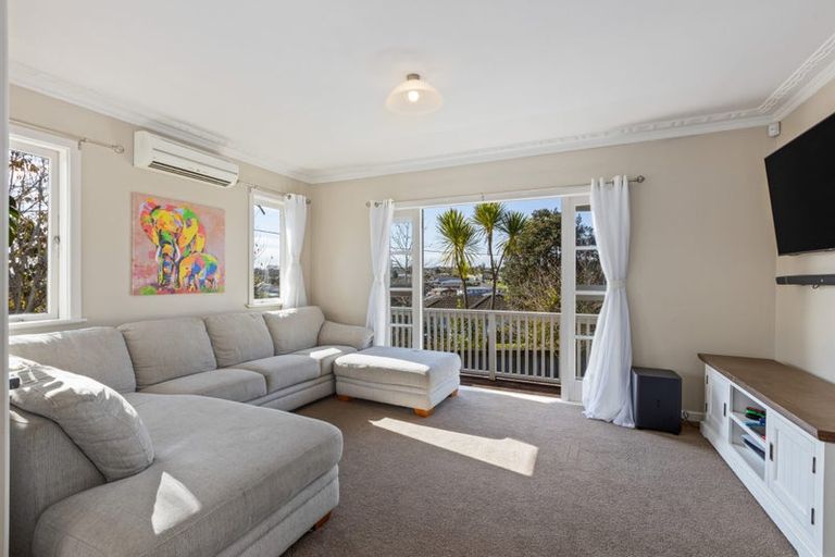 Photo of property in 31 Sunnyside Road, Sunnyvale, Auckland, 0612