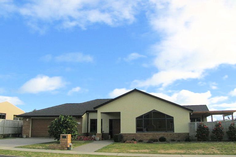 Photo of property in 12 Quadrant Heights, Paraparaumu, 5032
