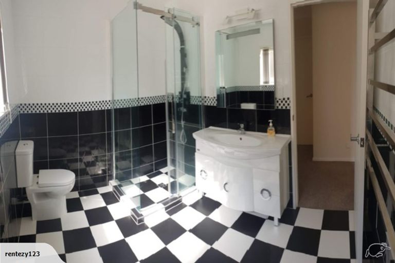 Photo of property in 30b Seacliffe Road, Hillsborough, Auckland, 1042