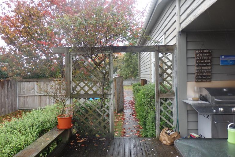 Photo of property in 233 Shakespeare Street, Leamington, Cambridge, 3432