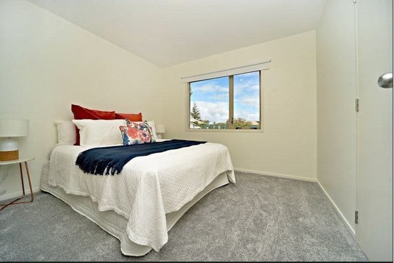 Photo of property in 8 Rebecca Rise, Weymouth, Auckland, 2103
