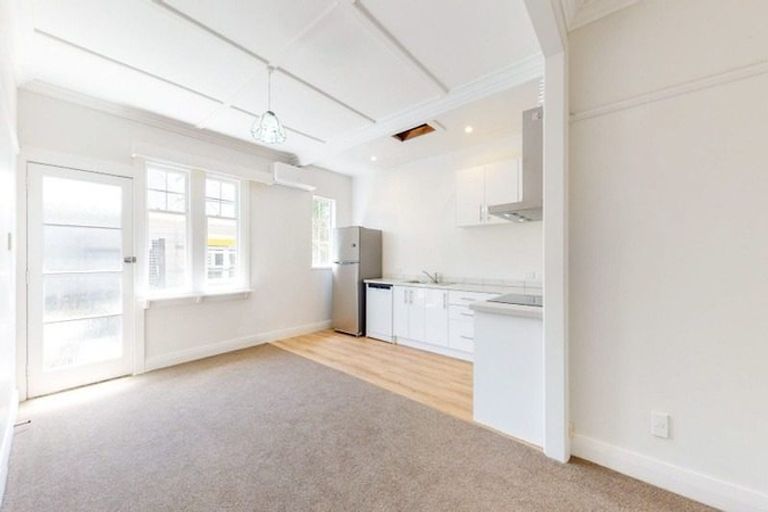Photo of property in 18 Waipapa Terrace, Hataitai, Wellington, 6021