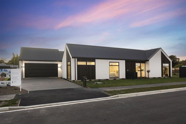 Photo of property in 28 Oakmill Drive, Casebrook, Christchurch, 8051