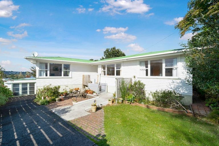 Photo of property in 23 Buscomb Avenue, Henderson, Auckland, 0610