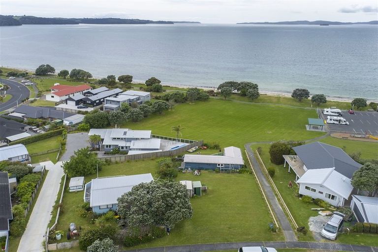 Photo of property in 24 Kahurangi Place, Snells Beach, 0920