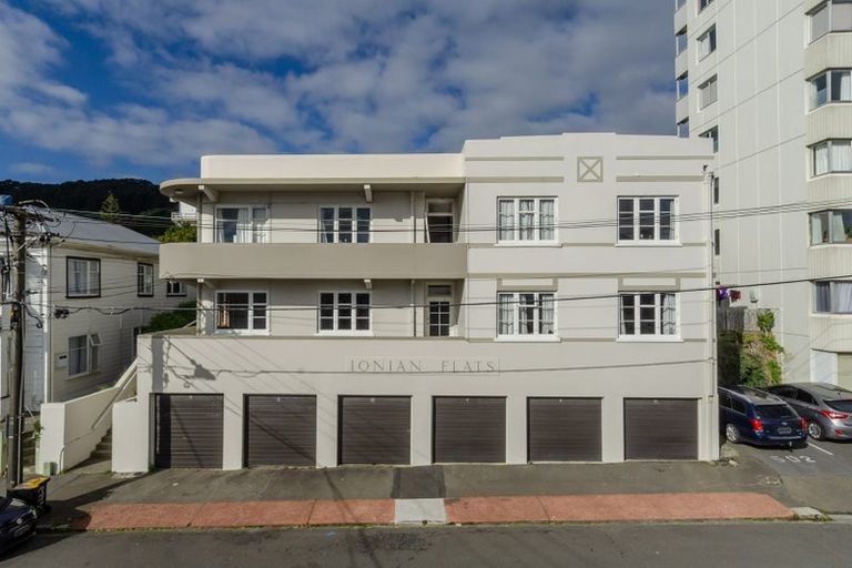 Photo of property in Ionian Flats, 123-125 Brougham Street, Mount Victoria, Wellington, 6011