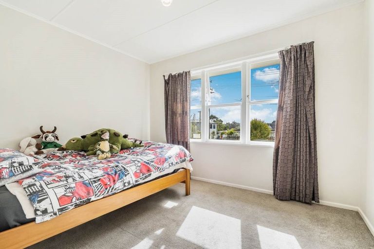 Photo of property in 54 Matipo Road, Te Atatu Peninsula, Auckland, 0610