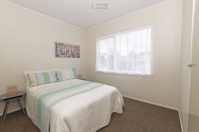 Photo of property in 1/23 Luckens Road, West Harbour, Auckland, 0618