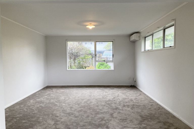 Photo of property in 69 Kemp Road, Massey, Auckland, 0614