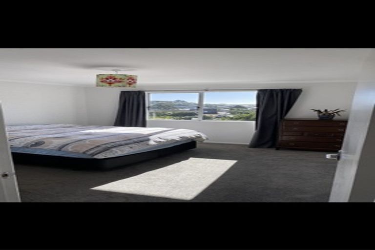 Photo of property in 3 Lomond Street, Newlands, Wellington, 6037