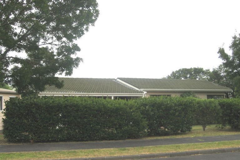 Photo of property in 5 Sunward Rise, Glenfield, Auckland, 0629