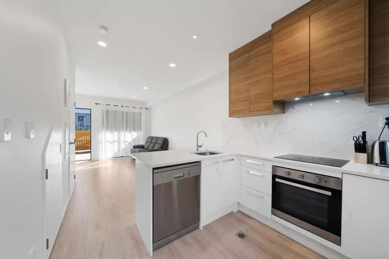 Photo of property in 132 Tiriwa Drive, Massey, Auckland, 0614