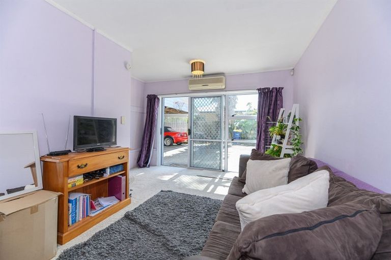 Photo of property in 1/21 Captain Scott Road, Glen Eden, Auckland, 0602