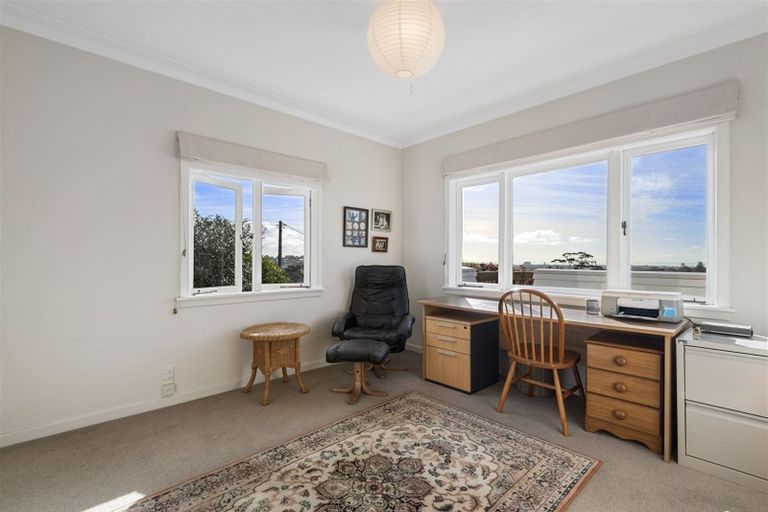 Photo of property in 6a Pupuke Road, Hillcrest, Auckland, 0627