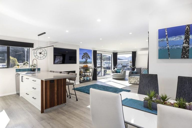 Photo of property in 15 Beach Road, Waikawa, Picton, 7220