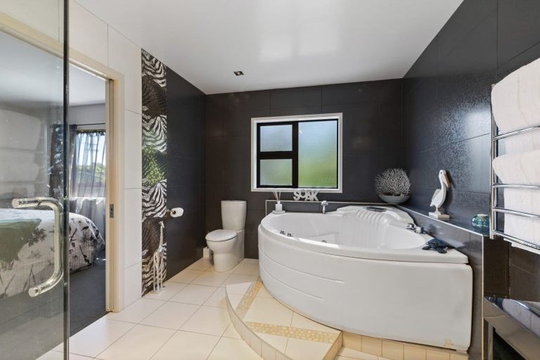 Photo of property in 36 Kawiu Road, Levin, 5510