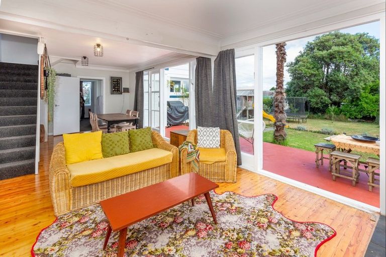 Photo of property in 11 Howden Street, Waiuku, 2123