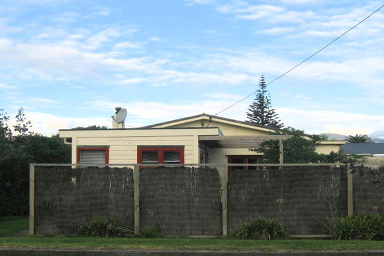 Photo of property in 14 Babbacombe Avenue, Otaki Beach, Otaki, 5512