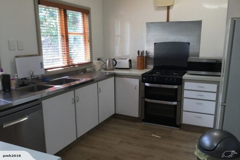 Photo of property in 39 Ngaio Road, Kelburn, Wellington, 6012