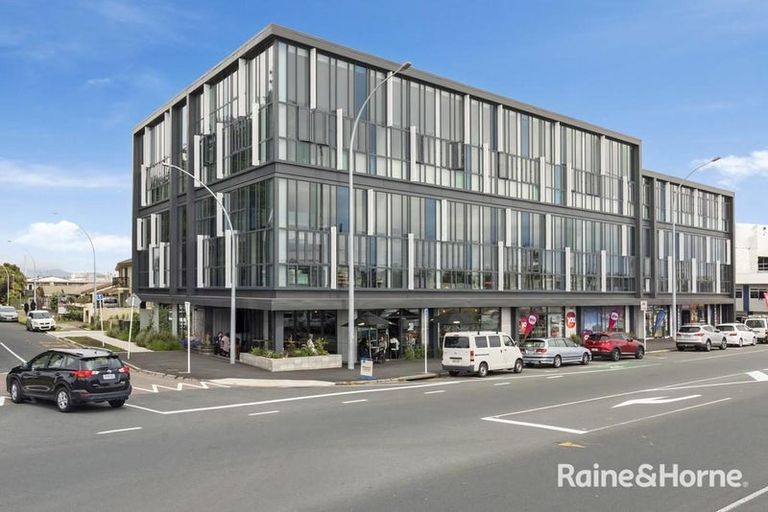 Photo of property in 2/436 Maunganui Road, Mount Maunganui, 3116