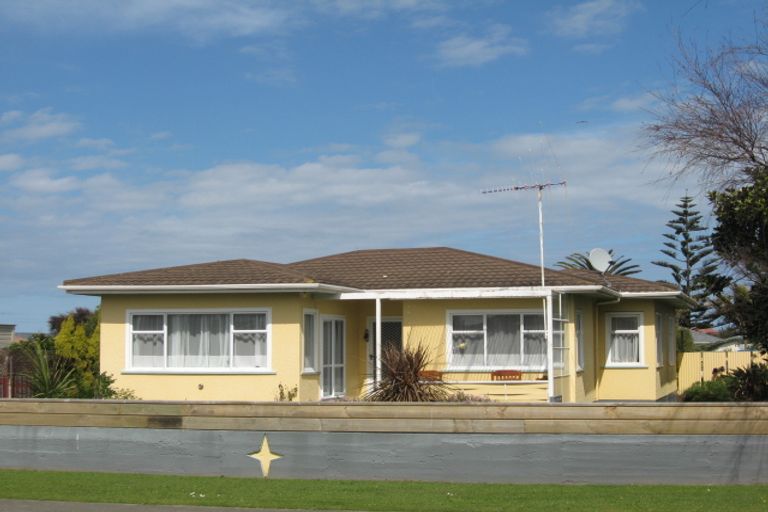 Photo of property in 12 Tongariro Street, Castlecliff, Whanganui, 4501