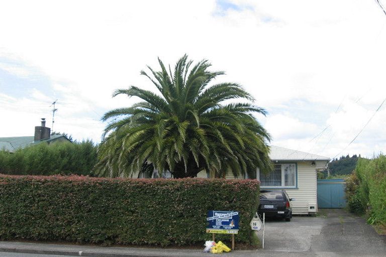Photo of property in 18 Totara Park Road, Clouston Park, Upper Hutt, 5018