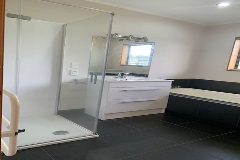 Photo of property in 454 Taupaki Road, Kumeu, 0892