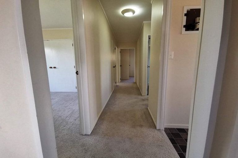 Photo of property in 21 Raelene Place, Massey, Auckland, 0614