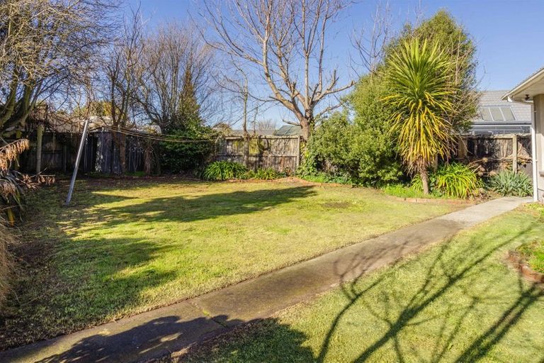 Photo of property in 27 Middlepark Road, Sockburn, Christchurch, 8042