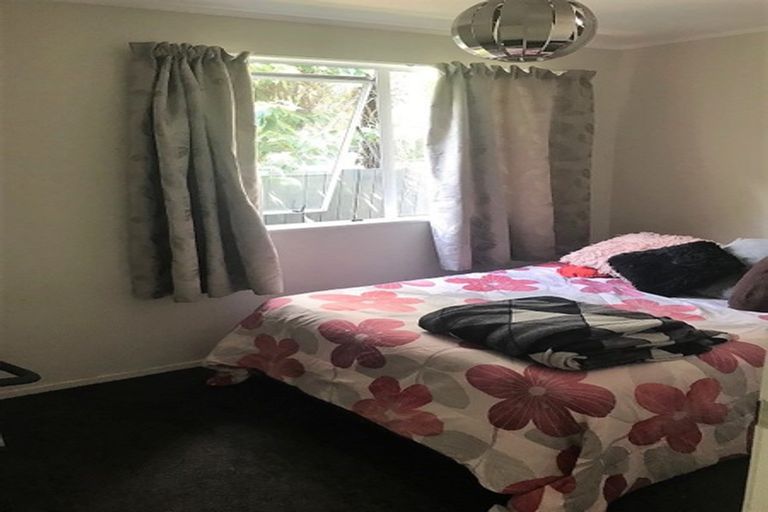 Photo of property in 2/4 Silver Creek Road, Weymouth, Auckland, 2103