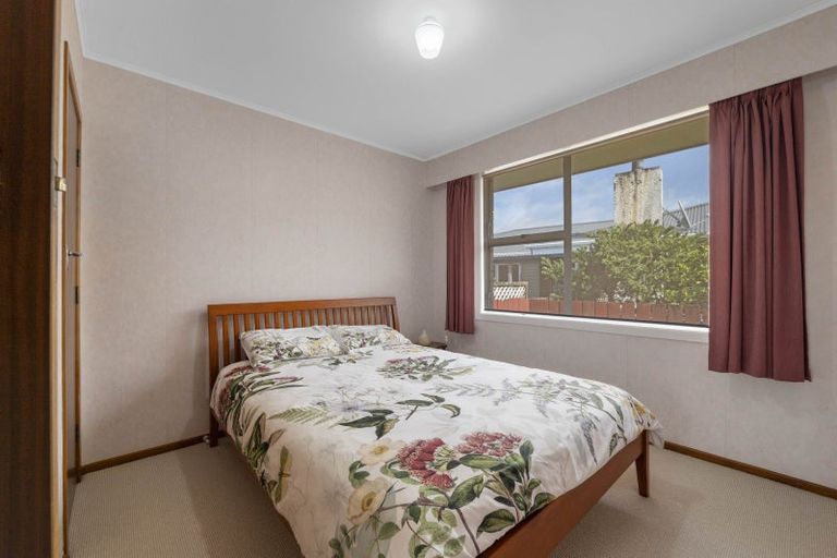 Photo of property in 2/4 Severn Place, Spotswood, New Plymouth, 4310