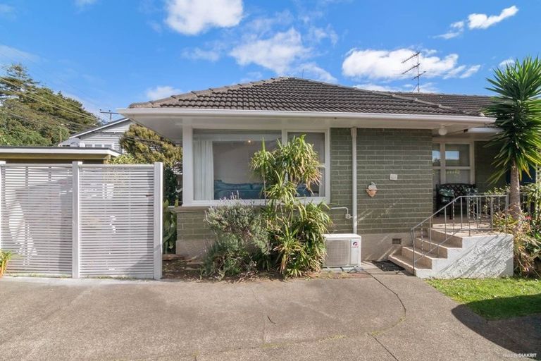 Photo of property in 1/59 Shakespeare Road, Milford, Auckland, 0620