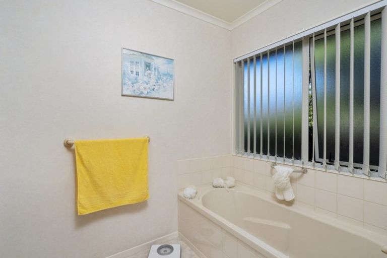 Photo of property in 145 Summerhill Drive, Fitzherbert, Palmerston North, 4410