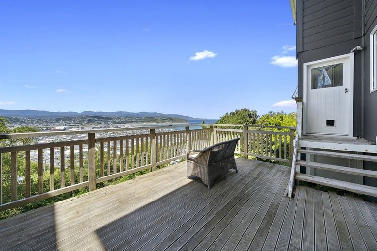 Photo of property in 53 Sutherland Road, Melrose, Wellington, 6023