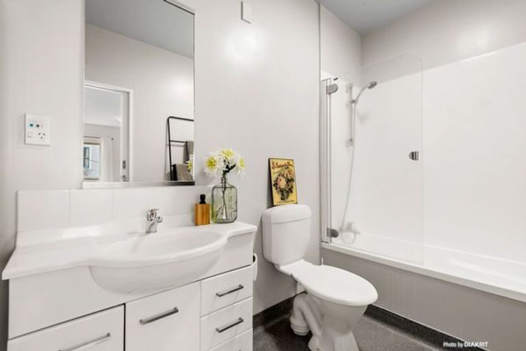 Photo of property in Luxford Villas, 105/72 Herald Street, Berhampore, Wellington, 6023