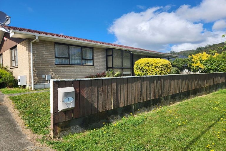 Photo of property in 1 Korau Grove, Stokes Valley, Lower Hutt, 5019