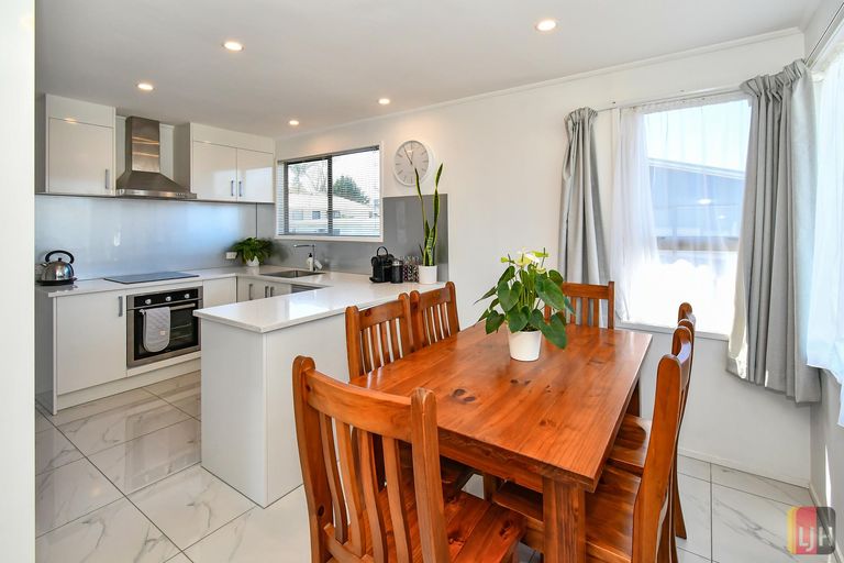 Photo of property in 1/147 Carnoustie Drive, Wattle Downs, Auckland, 2103