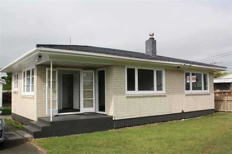 Photo of property in 2 Vine Street, Mangere East, Auckland, 2024